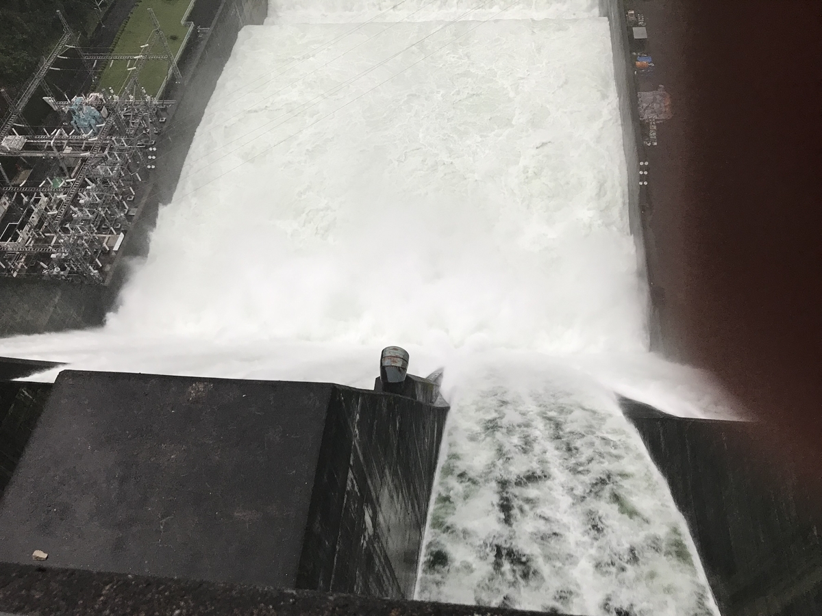 四国の水瓶早明浦ダムが大放水～台風10号で満水 - まだまだやれる65