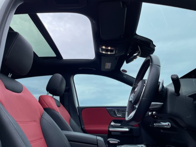 ベンツC200 サンルーフ付 ベンツのパノラミックスライディングルーフは付けるべき？構造や魅力