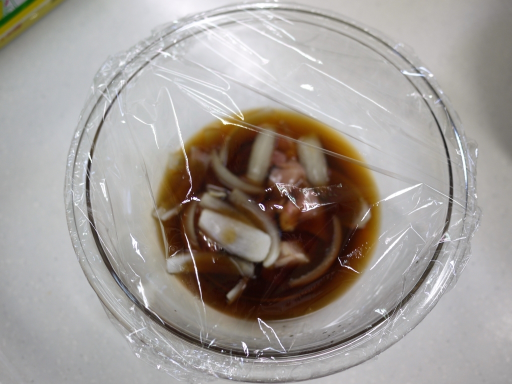 自炊ワザ 2カ月はもつ 冷凍玉ねぎ が便利すぎ レンジだけで作る親子うどん も10分かかりません メシ通 ホットペッパーグルメ