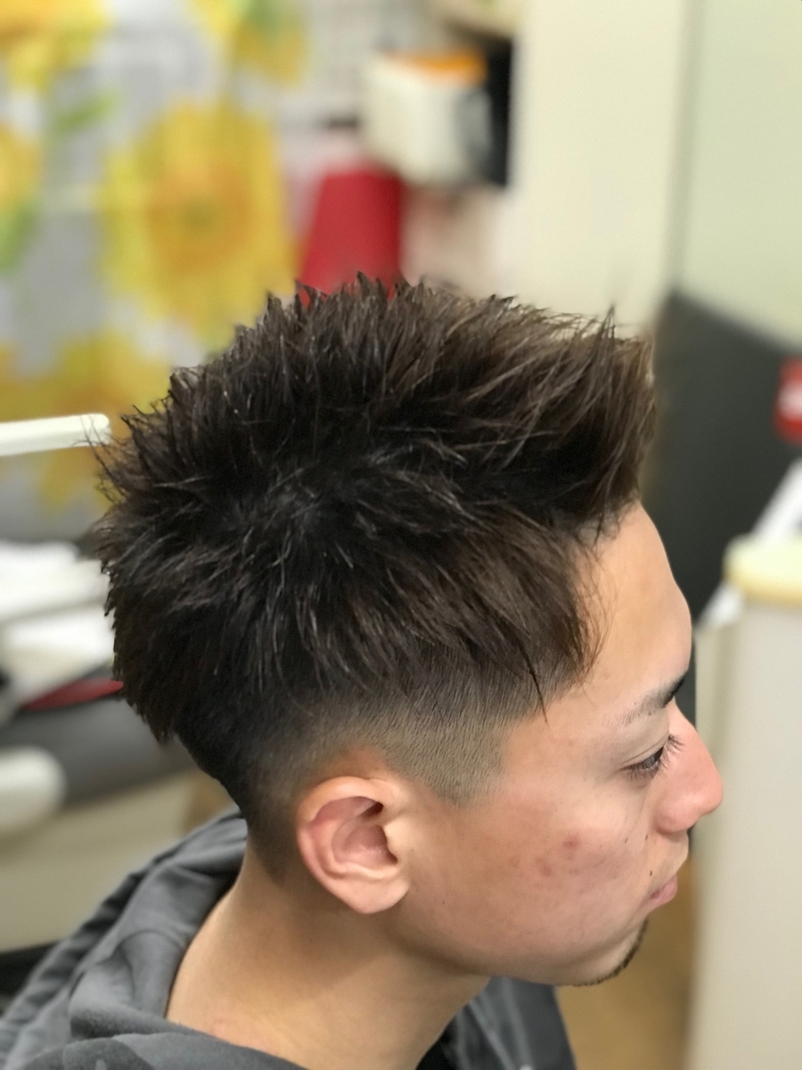 さりげなくカッコいい フェードスタイルのツーブロックはグレーベージュカラー バーバーそらまめ S Blog