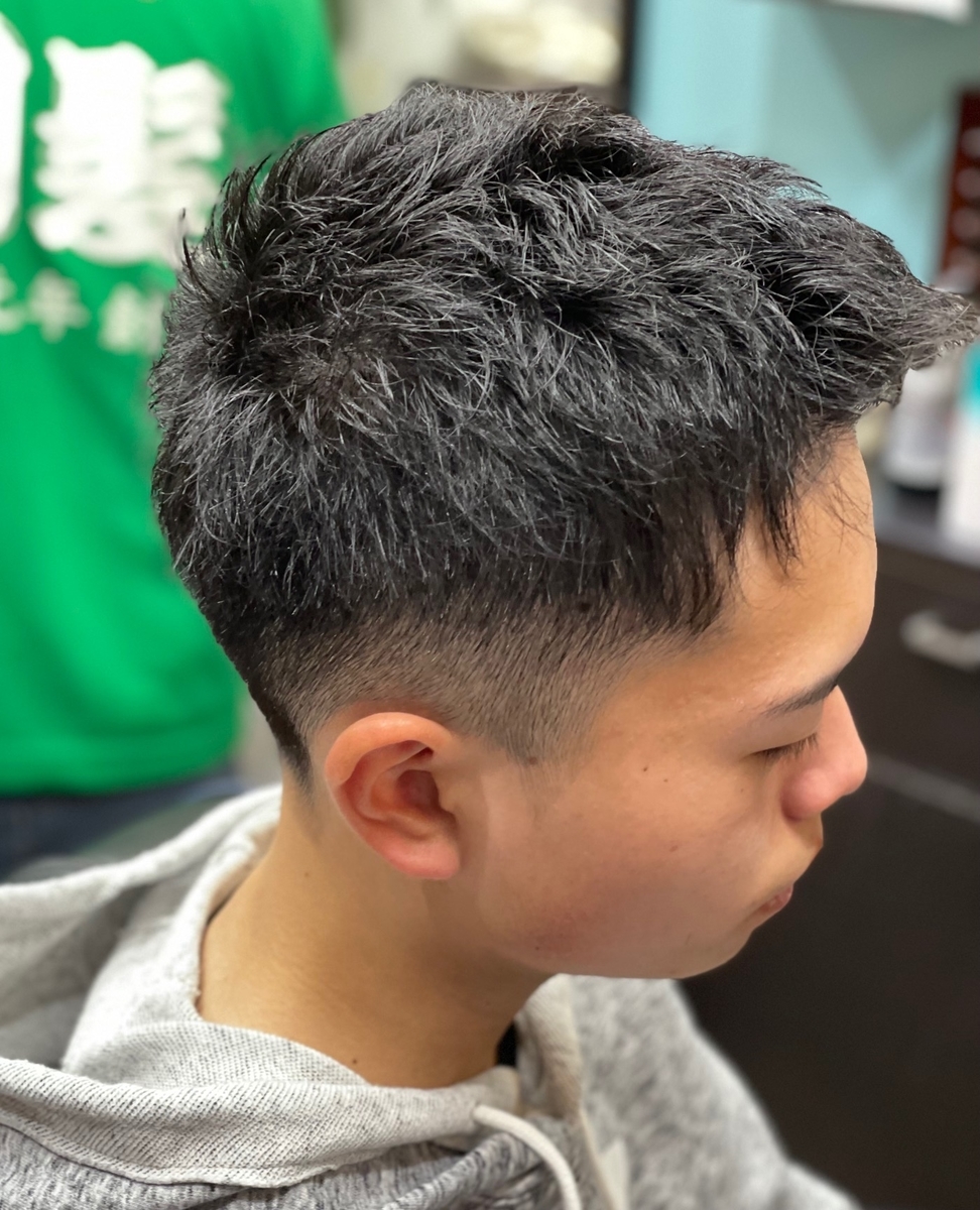 高校生ヘアスタイル くせ毛を生かしたフェードは鈴鹿市 バーバーそらまめ バーバーそらまめ S Blog 高校生ヘアスタイル くせ毛を生かしたフェードは鈴鹿市 バーバーそらまめ バーバーそらまめ S Blog