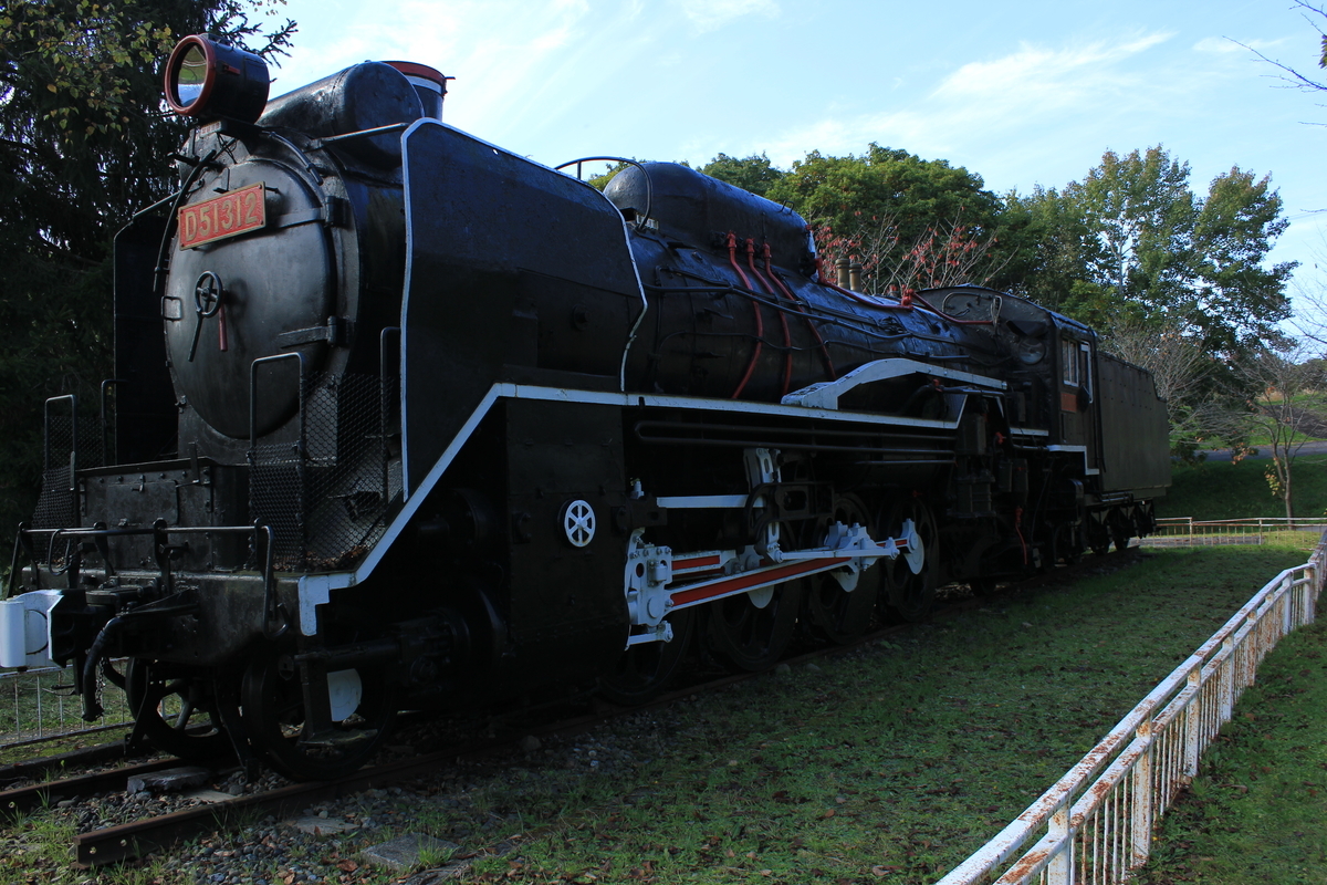 空と山の間で YAM-01-2088 風景 新倉山浅間公園の秋景色（山梨） 108ピース