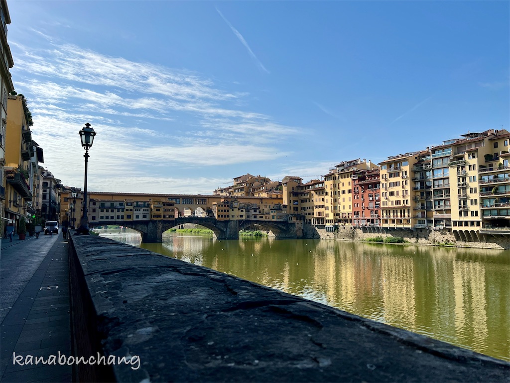 ヴェッキオ橋から イタリア/フィレンツェ】フィレンツェの奇跡の橋✨「ヴェッキオ橋」を