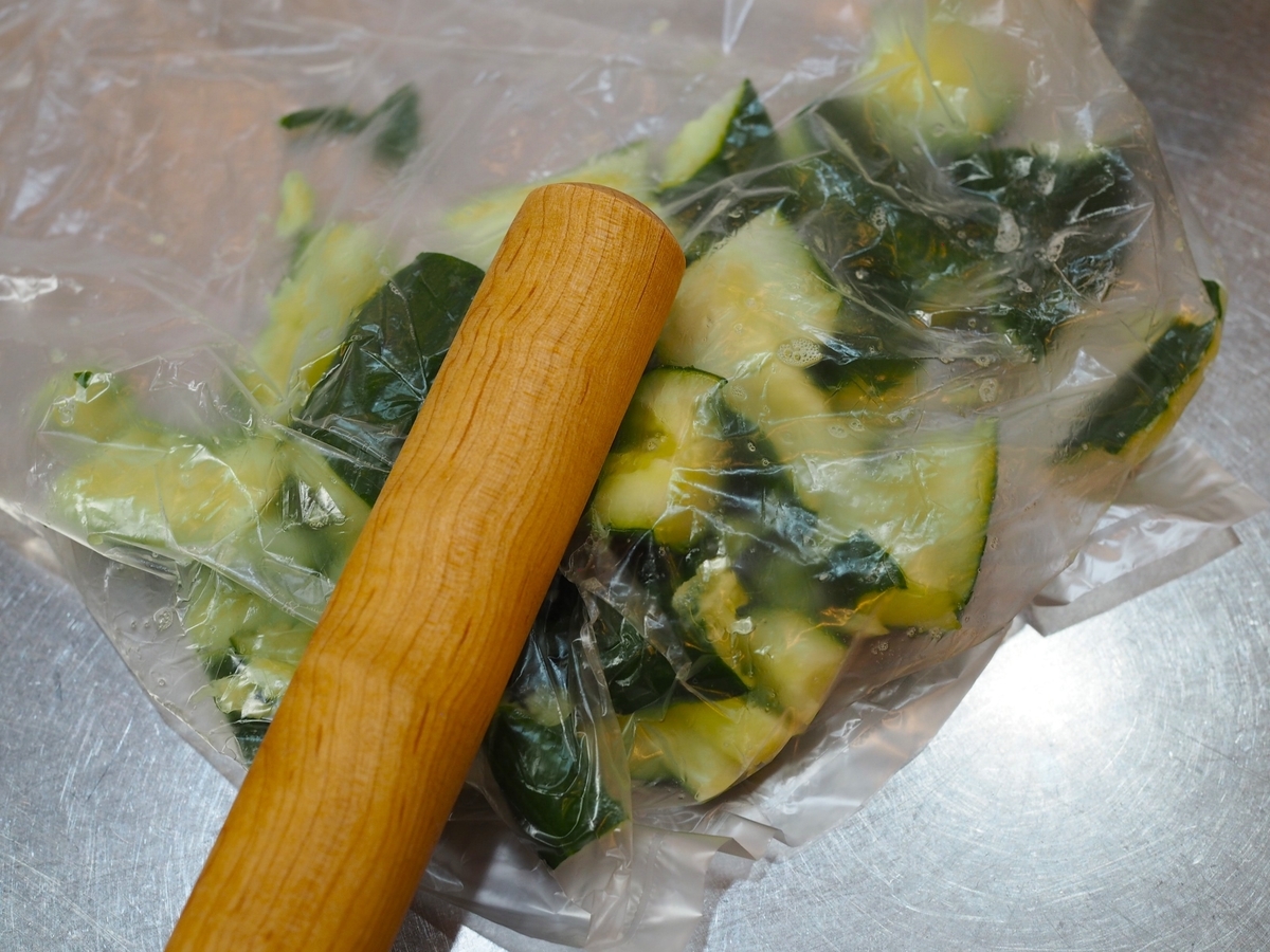 きゅうりとサラダチキンで超さっぱりの バジル和え おつまみにも ご飯のおかずにも使える 北嶋佳奈 メシ通 ホットペッパーグルメ
