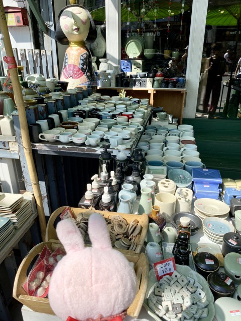 チェンマイのニマンへミンにある瀬戸物屋さんにタイのお皿を探しに行