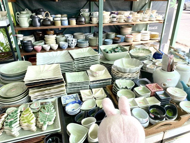チェンマイのニマンへミンにある瀬戸物屋さんにタイのお皿を探しに行
