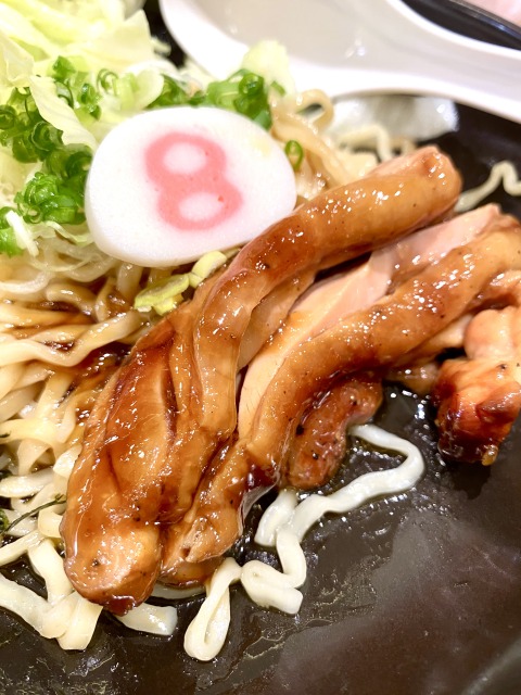 麺類様 日本よりもタイの方が店舗数が多い”8番ラーメン”で”鶏そば”をいただき