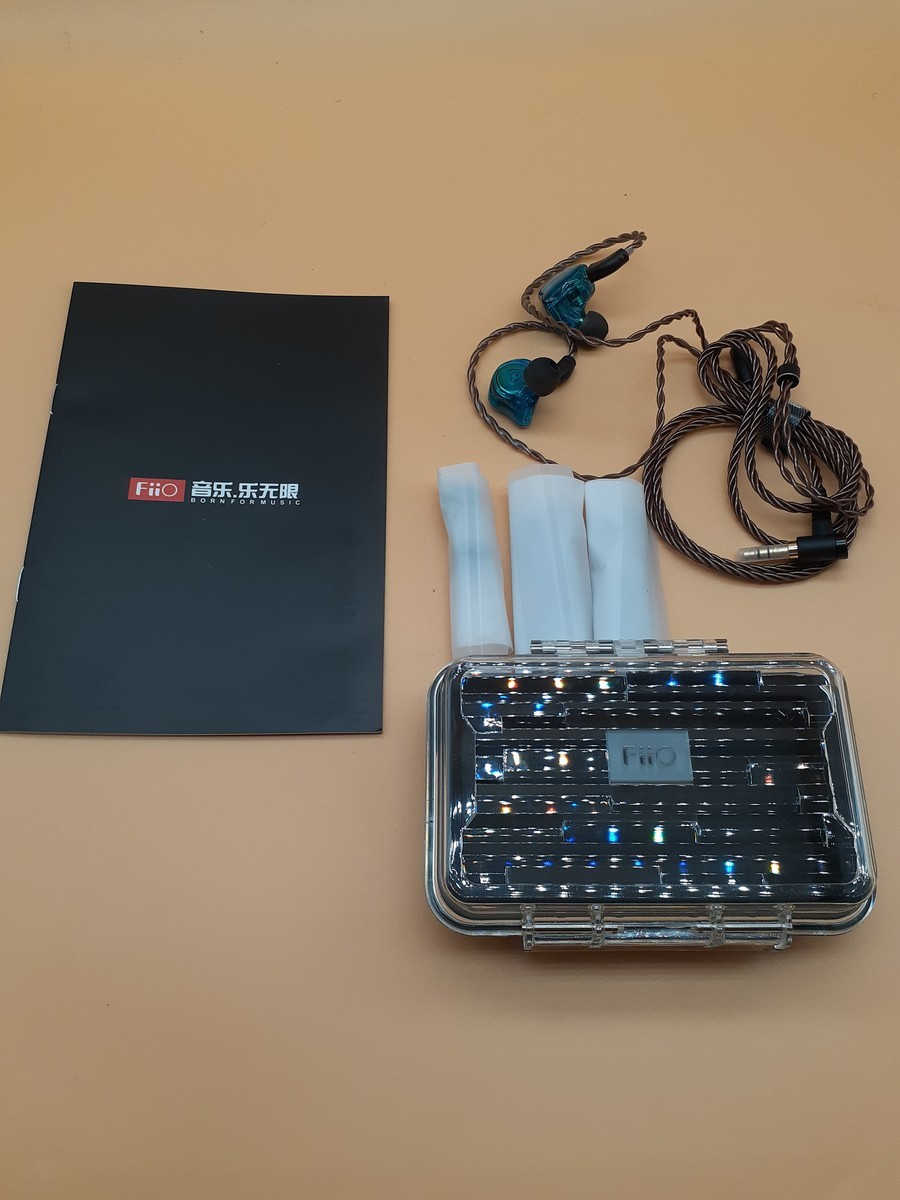 Chi-fi earphones review】FiiO FD1: Slightly warm but rather