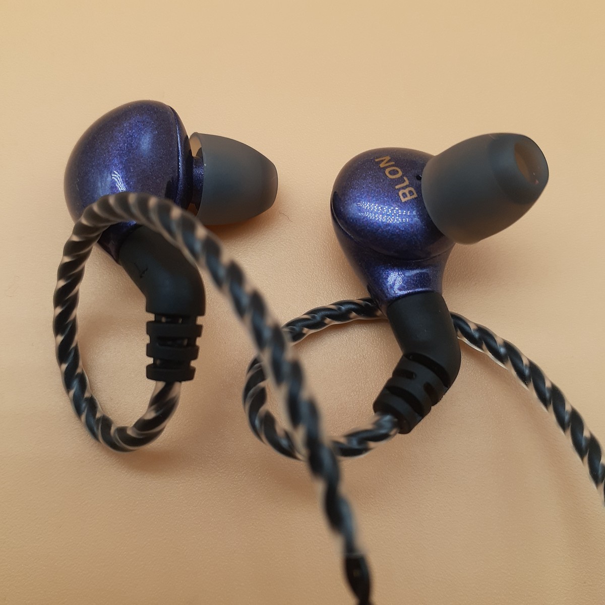 中華イヤホン BLON BL-03s フラッシュレビュー】BLON BL-03の 中華イヤホン BLON BL-03s フラッシュレビュー】BLON BL-03の