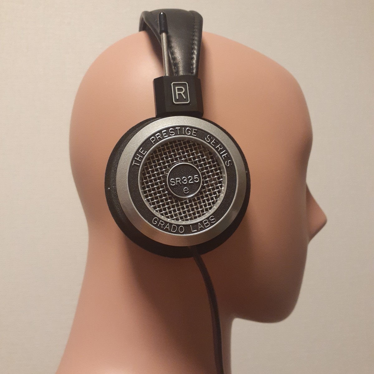 【開放型ヘッドホン GRADO SR325e レビュー】中域がにぎやか、かつ華やかに聞こえるGRADOサウンドの王道。GRADOミドルレンジの