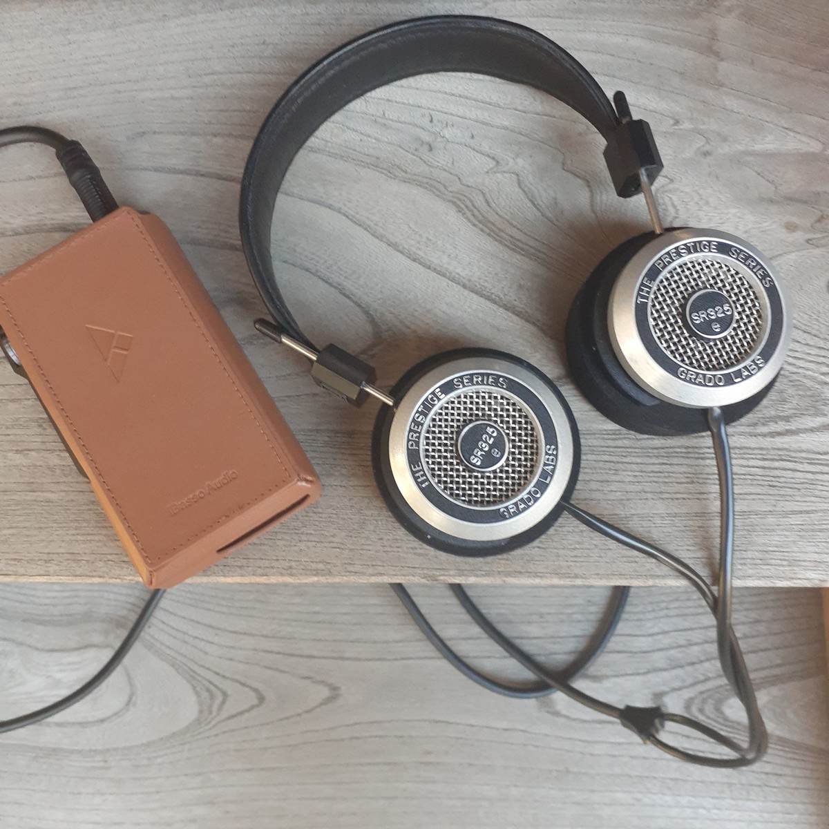 開放型ヘッドホン GRADO SR325e レビュー】中域がにぎやか、かつ華やか