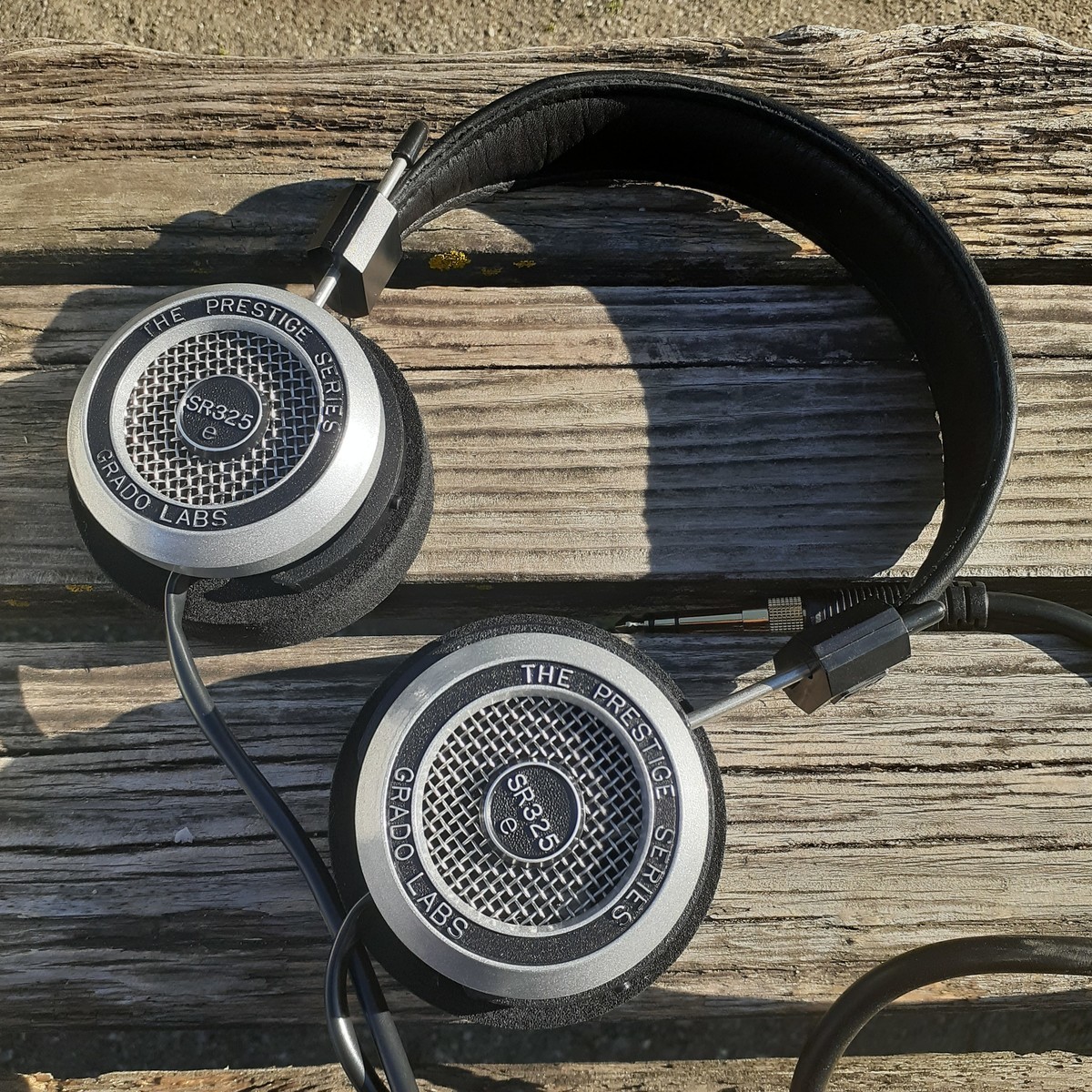 開放型ヘッドホン GRADO SR325e レビュー】中域がにぎやか、かつ