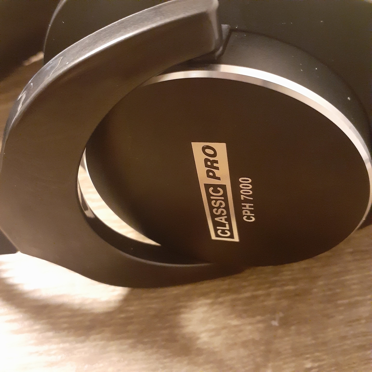 Classic Pro Cph7000 レビュー 廉価で買える優れたモニターヘッドホン 素のままでもdtm初心者からスタジオエンジニアまでを納得させる秀逸な機種 Eqで微調整すれば一流クラスのスタジオモニターに早変わり Audio Sound Hatena Classic Pro Cph7000 レビュー 廉価で買える優れたモニターヘッドホン 素のままでもdtm初心者からスタジオエンジニアまでを納得させる秀逸な機種 Eqで微調整すれば一流クラスのスタジオモニターに早変わり Audio Sound Hatena
