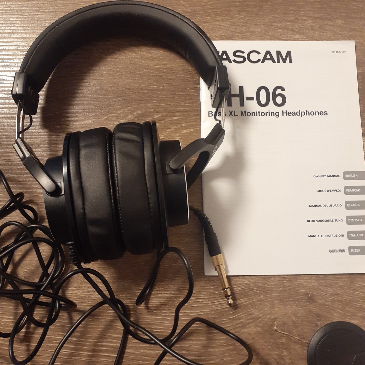 TASCAM TH-06