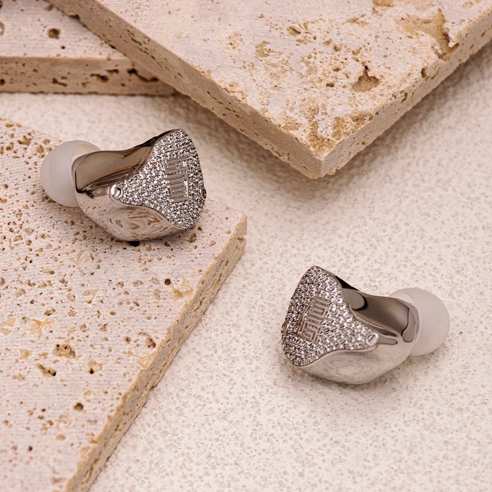Heartfield 鹿　有線イヤホン　IEM HeartField 鹿 – e☆イヤホン