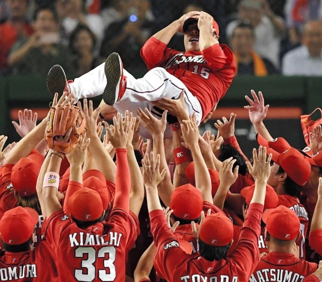 25年ぶり広島リーグ優勝 黒田と新井の熱い抱擁と胴上げに涙腺崩壊 イケメン息子とぐうたら猫の成長見守りブログ