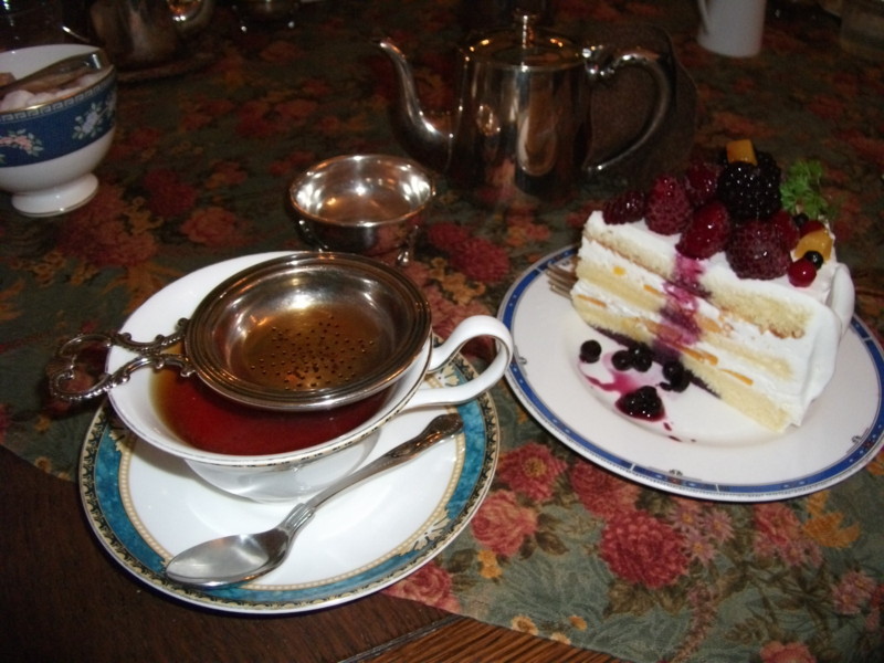 北浜レトロで味わった紅茶とケーキ