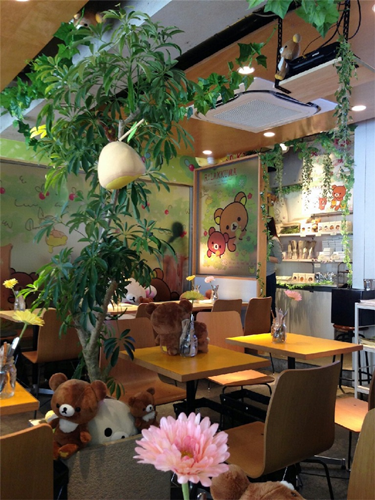 f:id:kannso:20180325182832p:plain コリラックマと新しいお友達テーマ カフェ店内