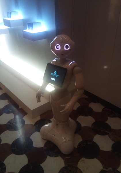 こっちを見るPepper君 こっちを見るPepper君