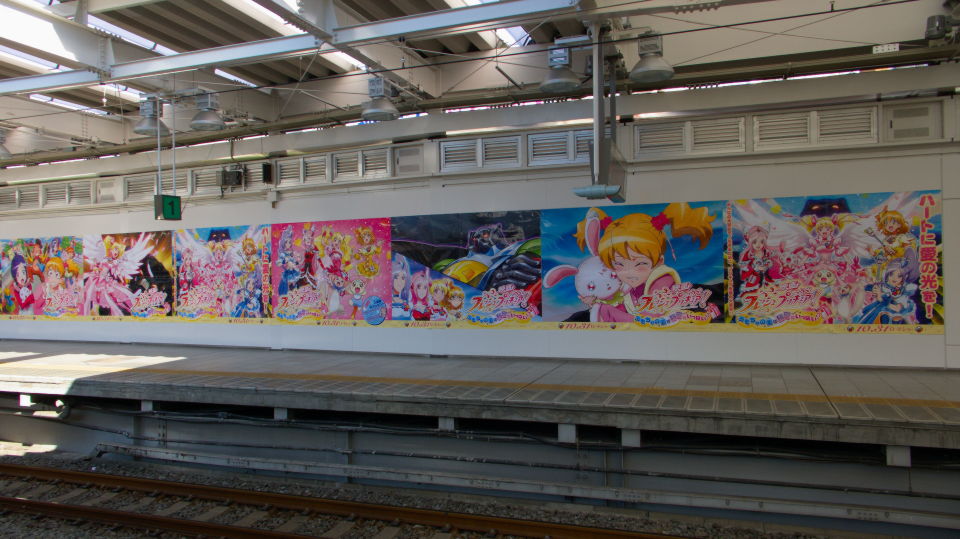 西武新宿駅のプリキュアポスター