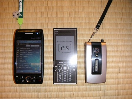 W-ZERO3[es]の紙モック比較