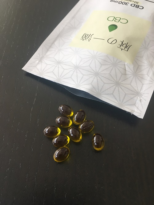 麻の一滴CBDカプセルはこんな感じ。