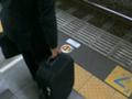 電車が近づくと扉が開く位置のランプが光るようになっています。