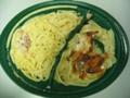 パスタでございます。カルボナーラとミートソースの２つの味が楽しめ