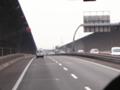 遮音壁の中です。