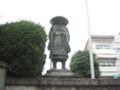 お寺があったので仏教関係の人物の銅像でしょうか。