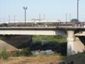 仙台市太白区長町　広瀬橋　その奥の線路を新幹線が通過します。