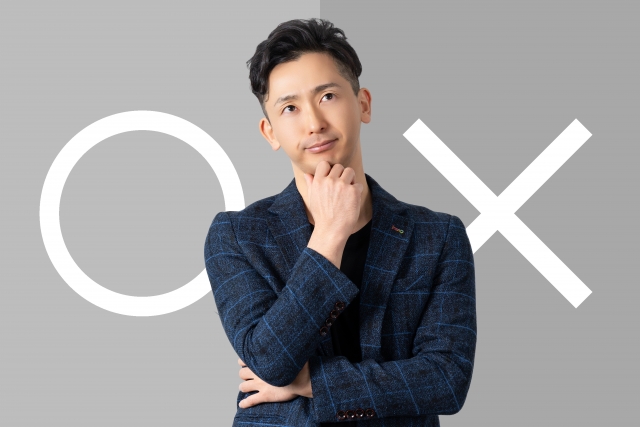 悩む男性