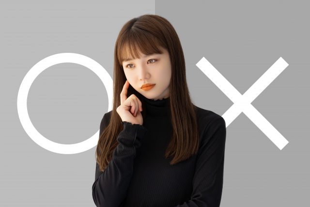 悩む女性