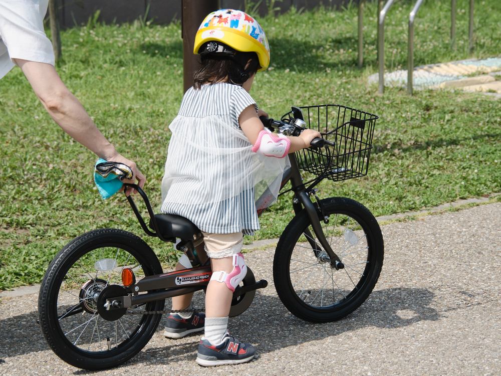 3歳の子供の自転車練習にPeopleの「ラクショーライダー」を購入しま