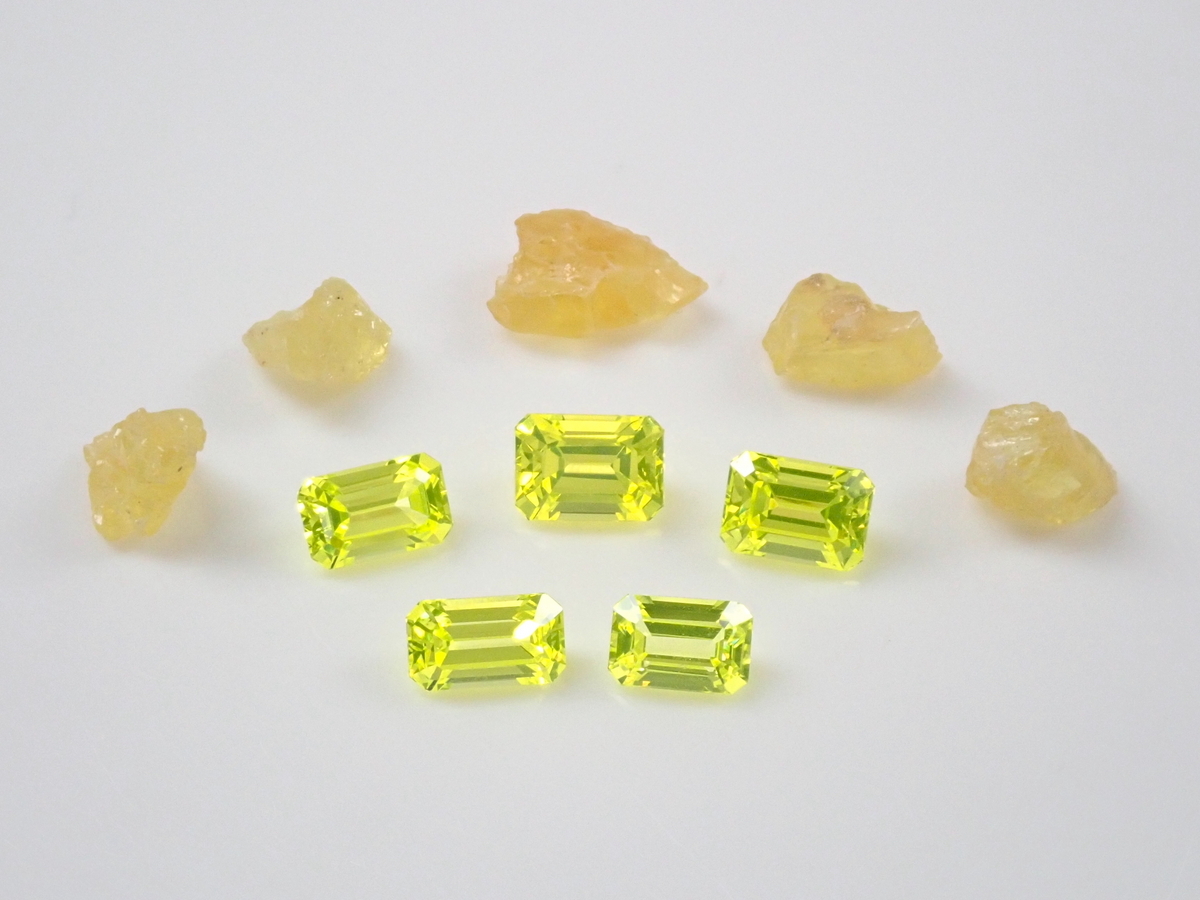 Set of 2 stones: 1 YAG (yttrium aluminum garnet) stone