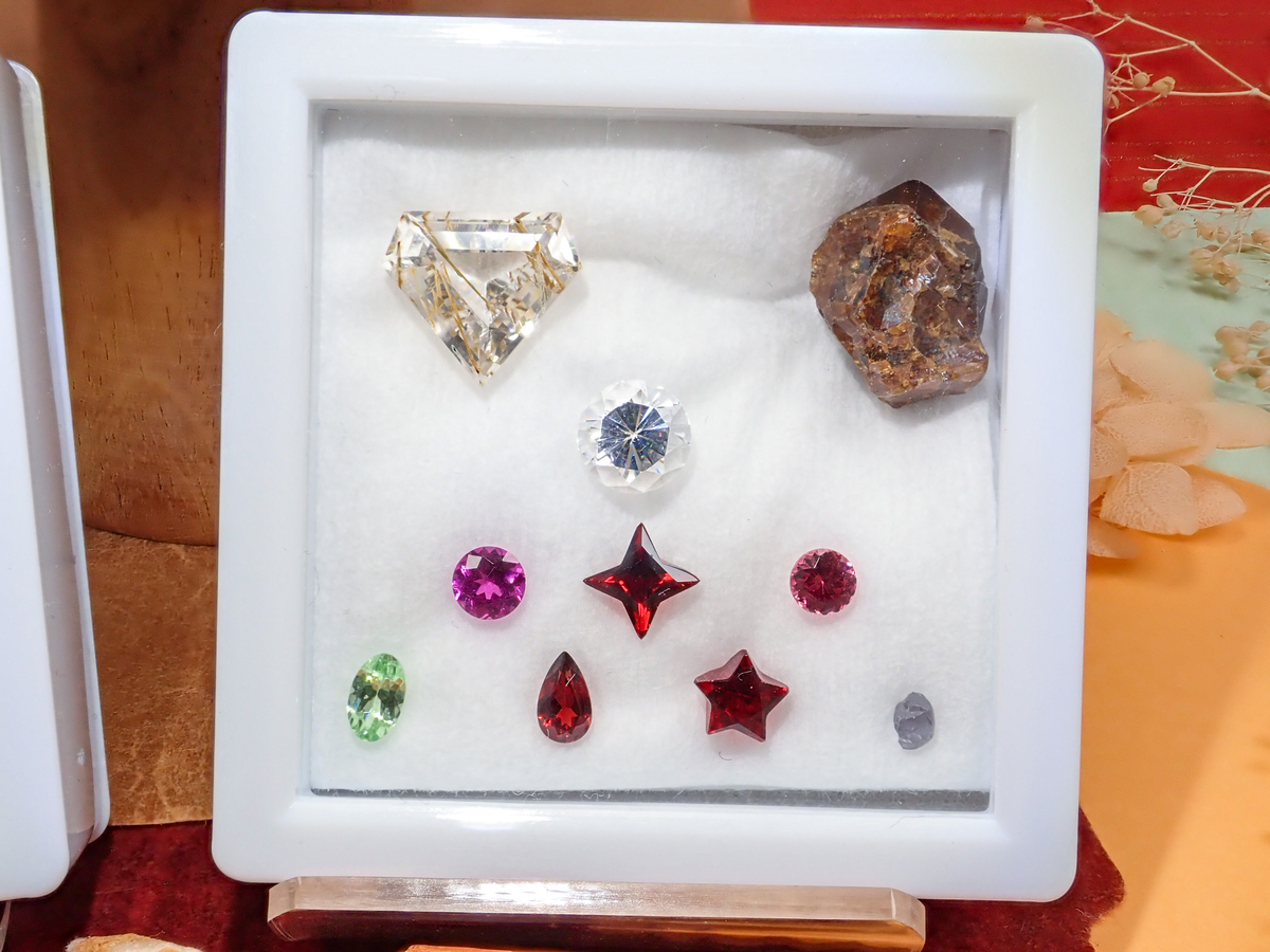 飾り石　年末特価 0fef6ab0c23e9378c895be6a0d448b