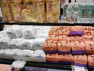 千歳空港にクレヨンしんちゃん期間限定5月12日まで - ヒロ、勇者