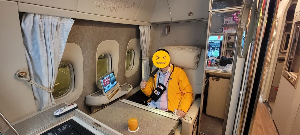 エミレーツ航空ファーストクラス　男女パジャマなど9点セット エミレーツ航空ファーストクラス 男女パジャマなど9点セット