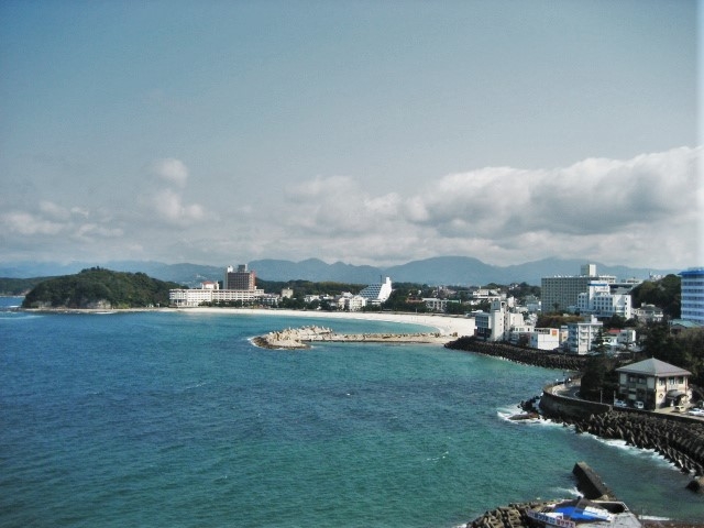 一望できる南紀白浜、白良浜海岸