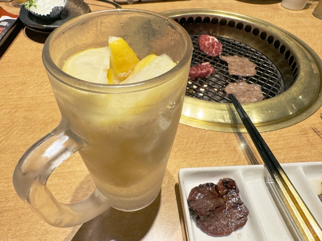 焼肉もレモン酎ハイも進む最高の場面