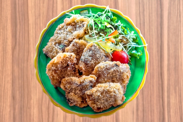 懐かしく、美味しそうな鯨カツ