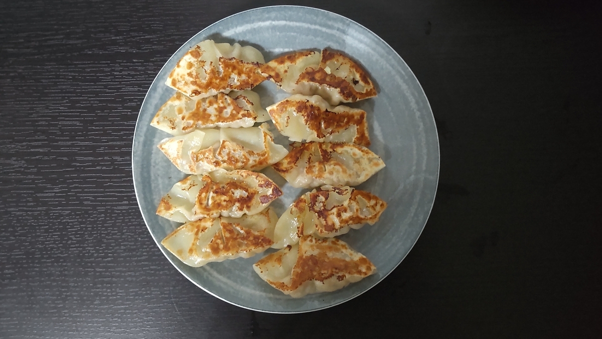 「カリッと焼き上げる餃子の皮」で作ったパリッとした皮の焼き餃子