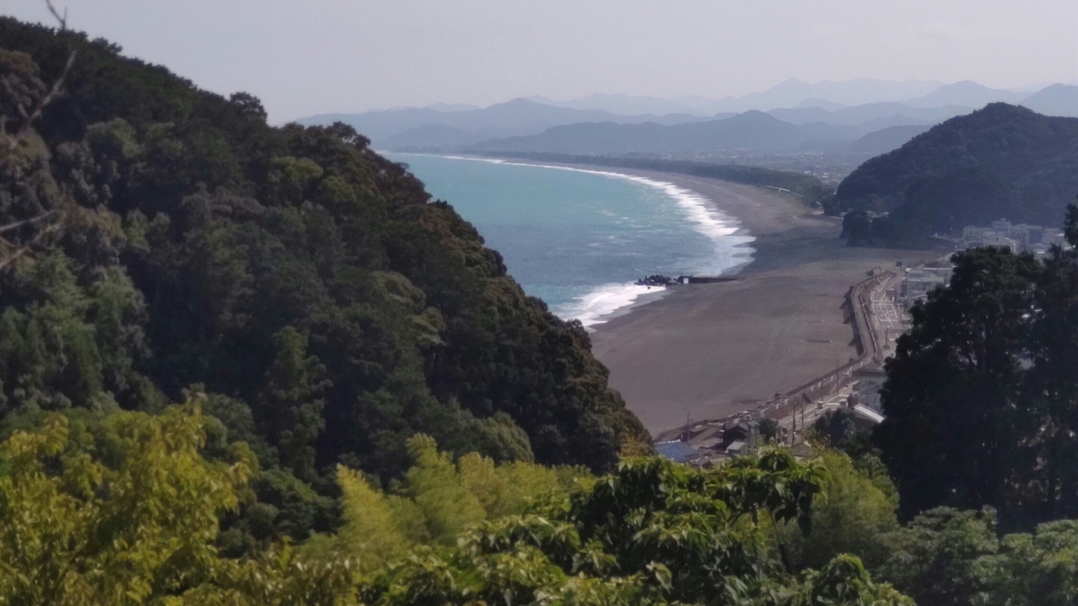 松本峠展望台から眺める七里御浜（熊野市）の絶景