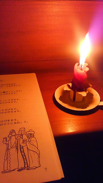ブロガー氏 クリスマス 前 に教会に行ってキャンドルサービスレビューを書かないか 存在に耐えられない軽さだとは思わない