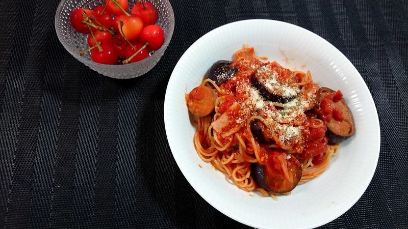 冷凍なすのトマトパスタ_食卓