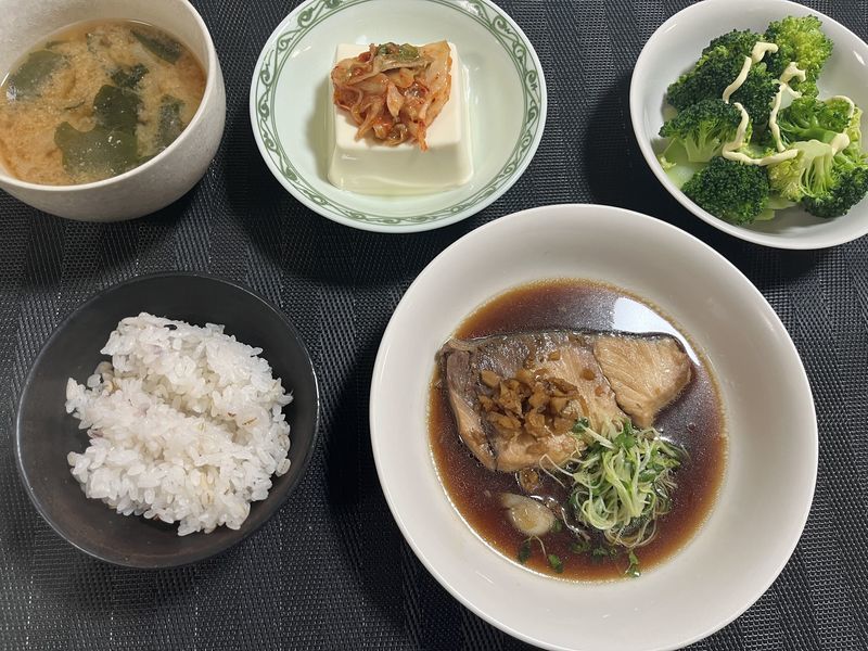 NEO!ぶりの煮つけ_食卓