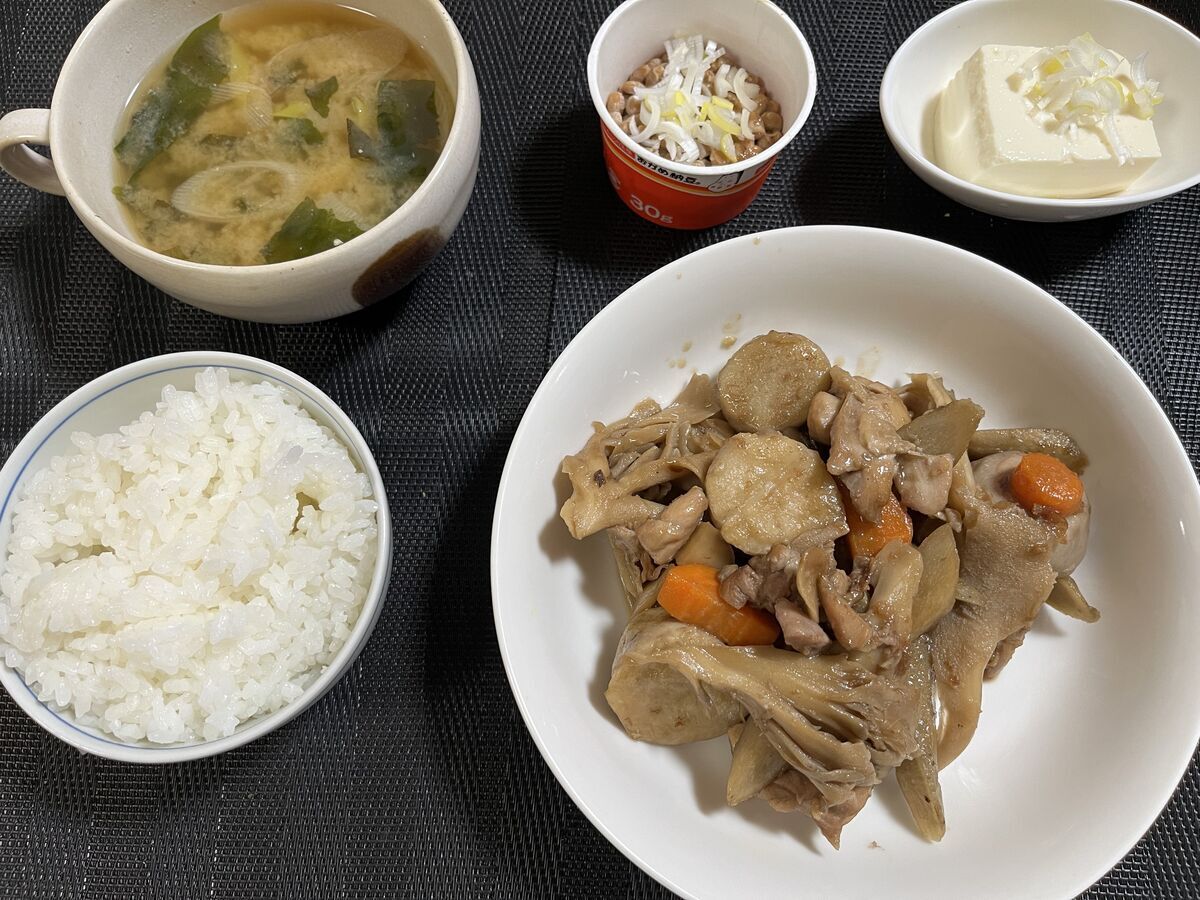 秋野菜と鶏肉の筑前煮風_食卓