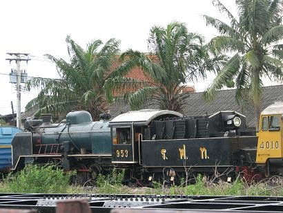 タイ国鉄塗色で9月になっても走っているC56-44のラストラン(?)と遭遇