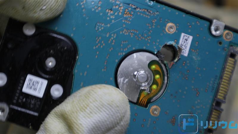 Hddとssdを廃棄するので穴を開けて押しつぶしてみました ドリリウム