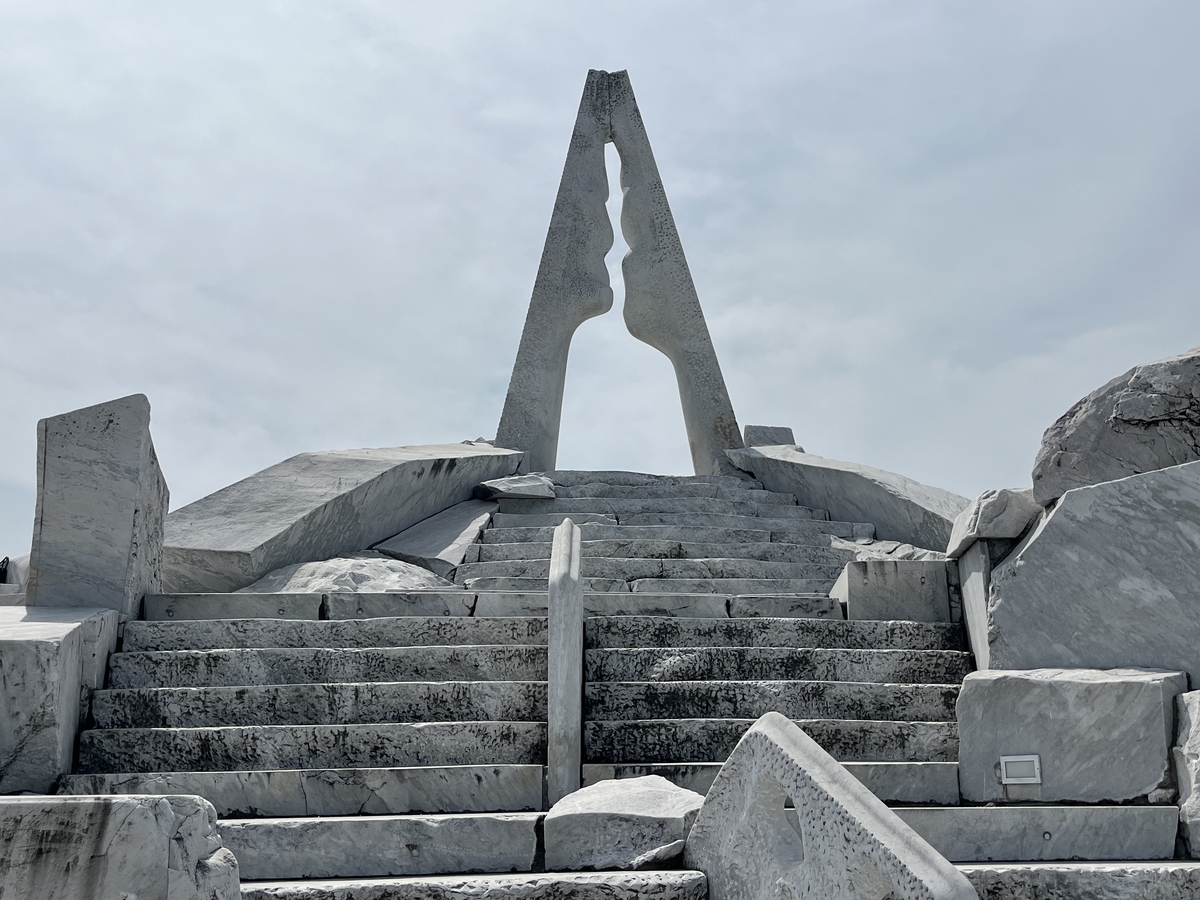 耕三寺 白亜の大理石彫刻庭園 千仏洞での地獄絵図・千体地蔵 本殿